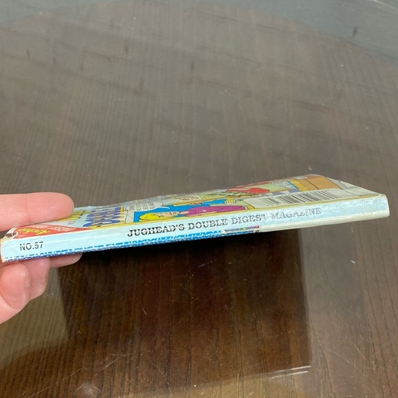 Vintage Archie Comic Book! Excellent condition - Picture 9 of 9